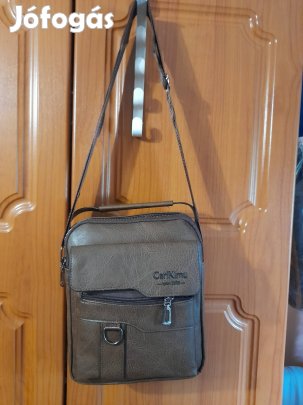 Új, férfi válltáska.