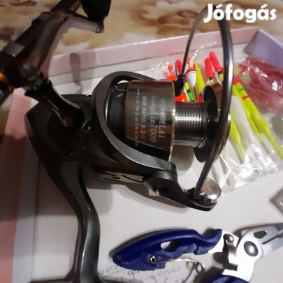 Új, horgászfelszerelés.