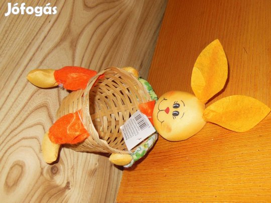 Új, húsvéti dísz, nyuszi kosár és figurák