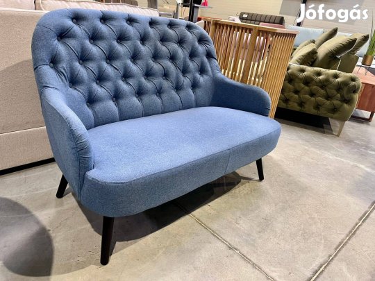 Új, kék színű chesterfield jellegű pad