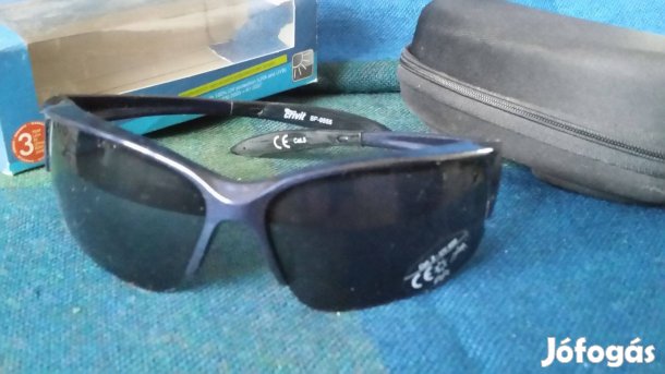 Új, kerékpáros napszemüveg tokkal, gél üléshuzat, kesztyű, lámpa