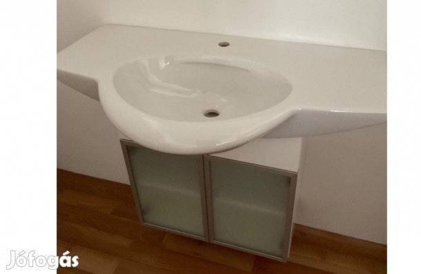 Új, kiállított Villeroy&Boch pultos mosdó alsó szekrénnyel eladó
