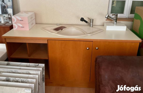 Új, komplett konyhabútor, Villeroy mosogatótálca és csaptelep eladó