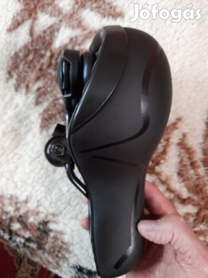 Új, légáteresztős kerékpár nyereg. 