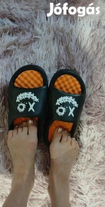 Új, masszázs gyógypapucs.