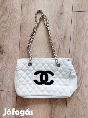 Új, nem használt láncos táska,