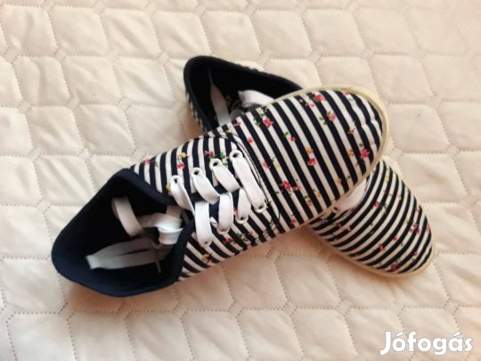 Új, női mintás tornacipő
