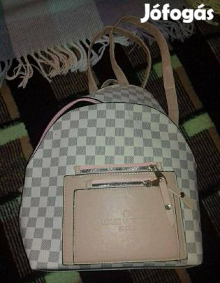 Új, szép divatos 33x33cm csinos kis hátizsák