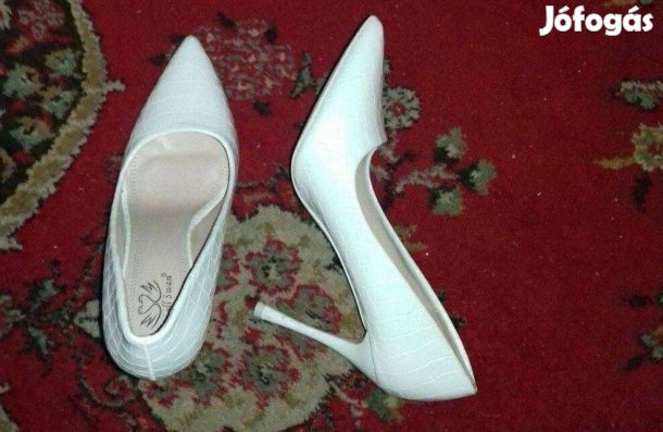 Új, szép divatos elegáns 39-es tűsarkú cipő