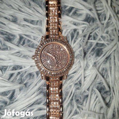 Új, szép divatos elegáns strasszos női óra
