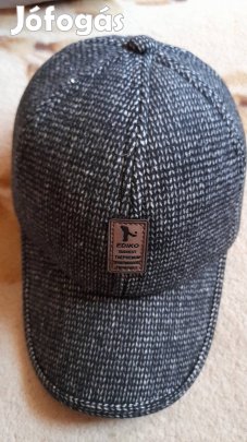 Új, szürke, fekete, fűlvédős sapka.