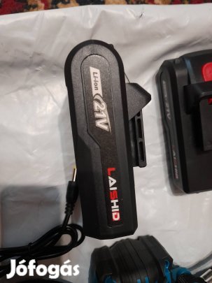 Új, ütvefúró-csavarozó, dupla gép, tripla akummulátor.