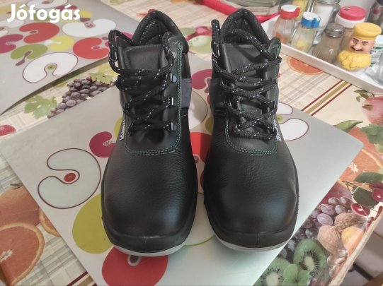 Új acélbetétes munkavédelmi bakancs (42-es)