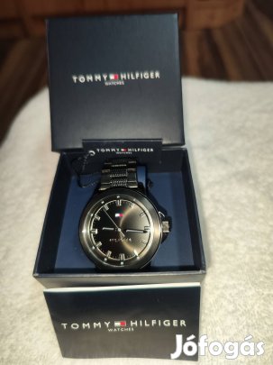 Új állapot! Tommy Hilfiger Nelson csatján, hátlapján fólia