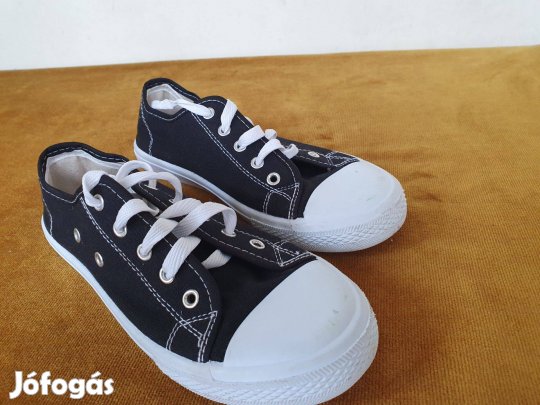 Új állapotú, Tree márkájú 35-ös fiú sportcipő