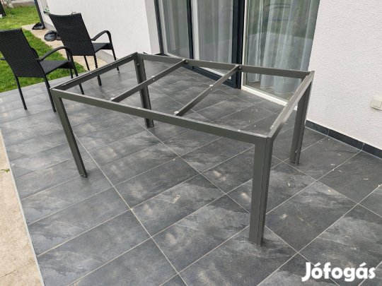 Új állapotú alumínium asztal (üveglap nélkül)