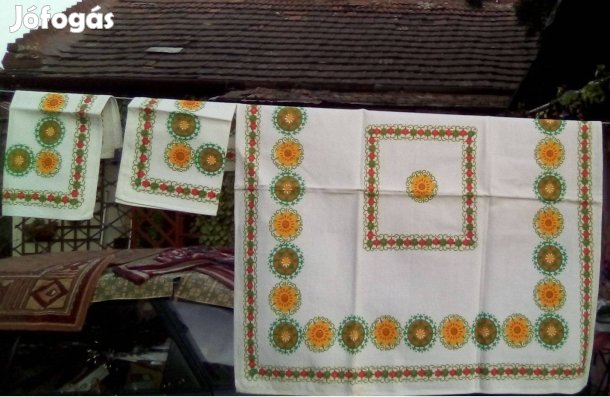 Új állapotú asztalterítő szett