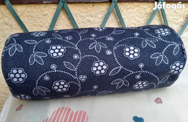 Új állapotú henger alakú nyakpárna, tiszta, hibátlan