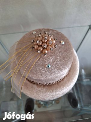 Új bézs bársony - gyöngyös ékszer doboz