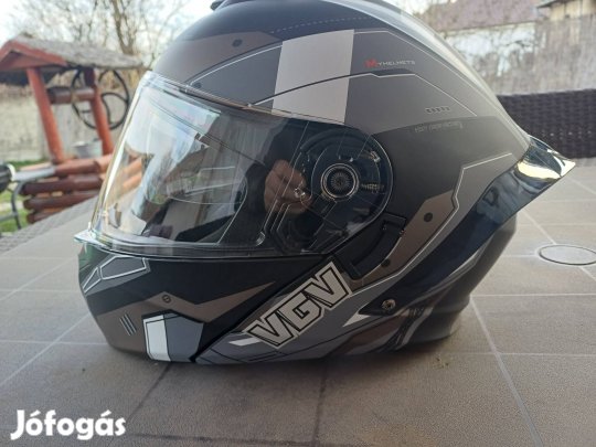 Új bukósisak. M-es méret.