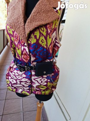 Új cimkés Olasz L/XL-es divatos női mellény (kistáskás övvel