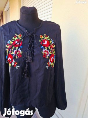 Új cimkés S-es Missguided divatos női felső