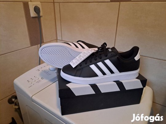 Új dobozos Adidas 45-ös cipő