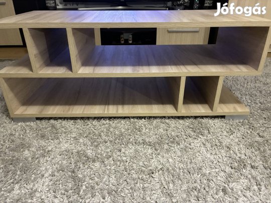 Új dohányzóasztal