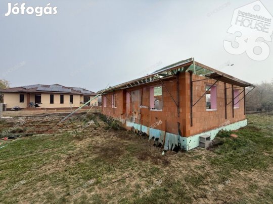 Új építésű családi ház eladó Kecskeméttől 3 percre!