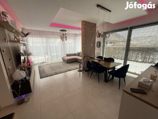 Új építésű funkcionális családi fészek Aszófőn, a Balaton északi