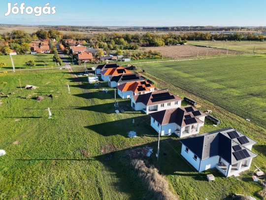 Új építésű házak csendes , nyugodt környezetben