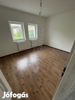 Új építésű ikerház, Miskolc kertvárosában, Szilágyi Dezső utcán.