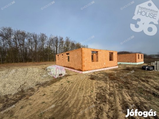 Új építésű ikerház eladó Kecskemét -Felsőszéktón!