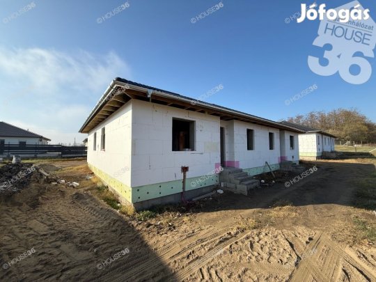 Új építésű ikerház eladó Kecskeméten!