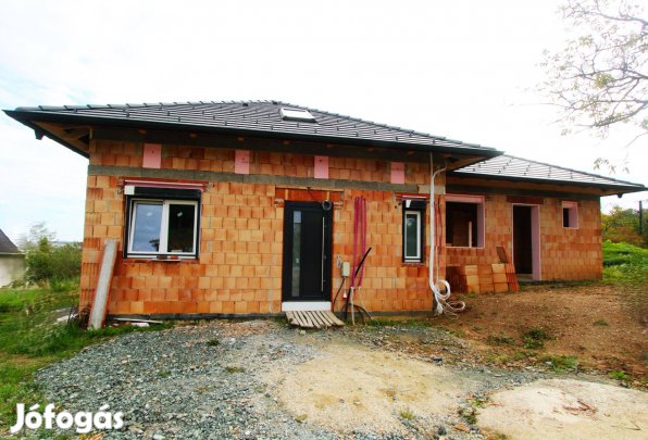 Új építésű ikerház panorámás környezetben Kőszegen