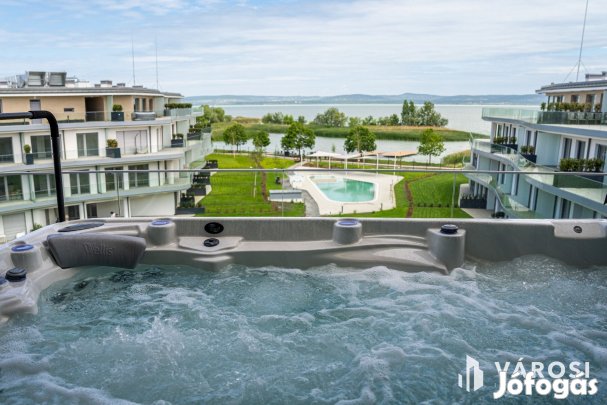Új építésű prémium vízparti lakás Balatonszemesen