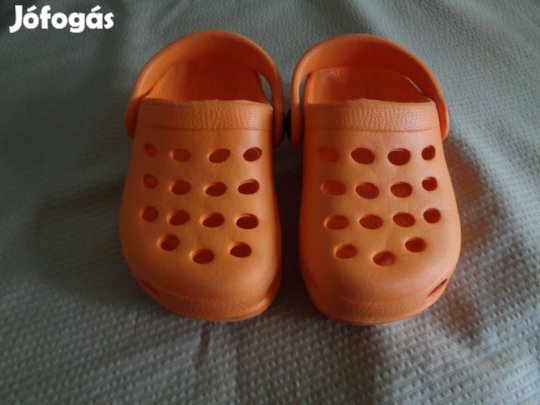 Új eredeti 20 as baba műanyag papucs