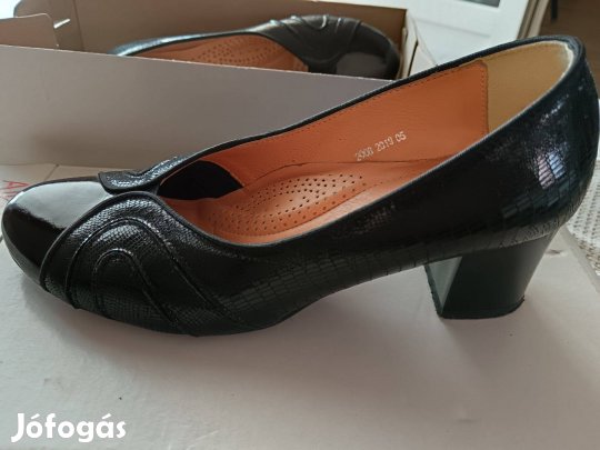 Új és újszerú női cipők