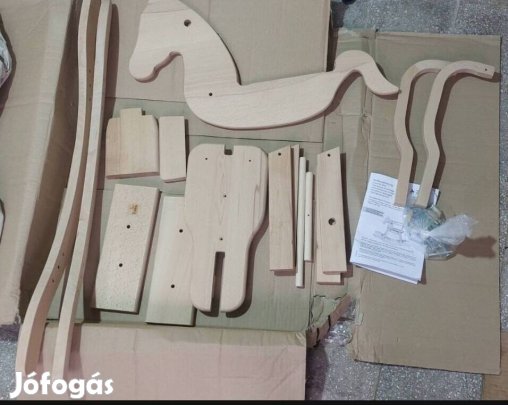 Új fa hintaló , Pinolino