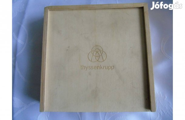 Új fa tolóajtós dobozban 3 társasjáték egyben