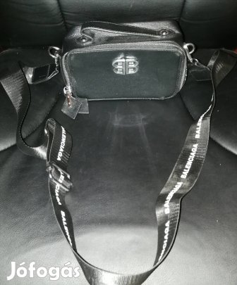 Új fekete színű Balenciaga kis válltáska neszeszer