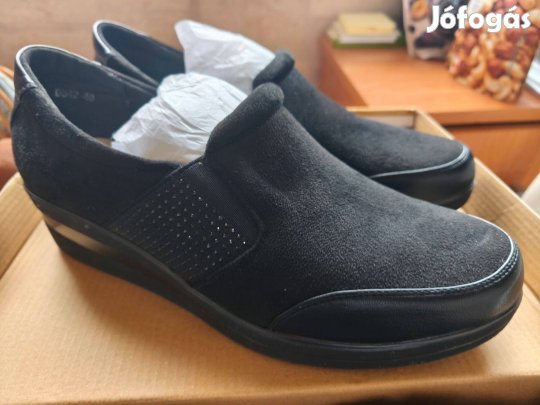 Új fekete velúr ünneplős női cipő (40-es) ajándék formatartóval