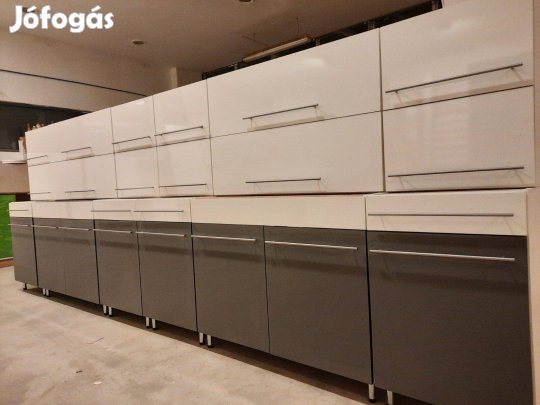 Új fényes fehér-antracit szürke konyhabútor (AN141)