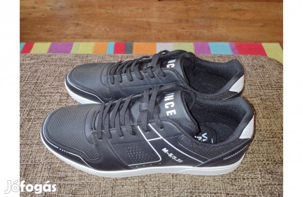 Új férfi cipő 46-os fekete méret miatt eladó
