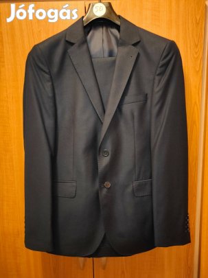 Új férfi öltöny