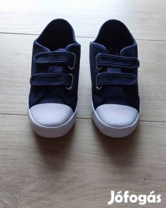 Új fiú 32-es tornacipő