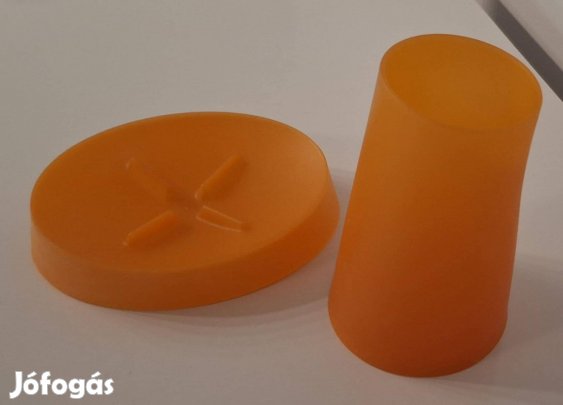 Új fogmosópohár és szappantartó