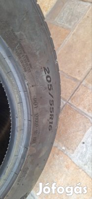 Új gumik felnire szerelve 