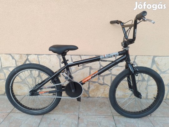 Új gumikkal 20-as BMX gyerek kerékpár bicikli. 