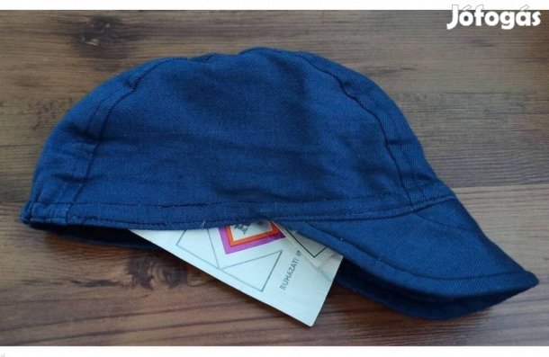 Új gyerek simléderes sapka (56-os, de szerintem kisebb)